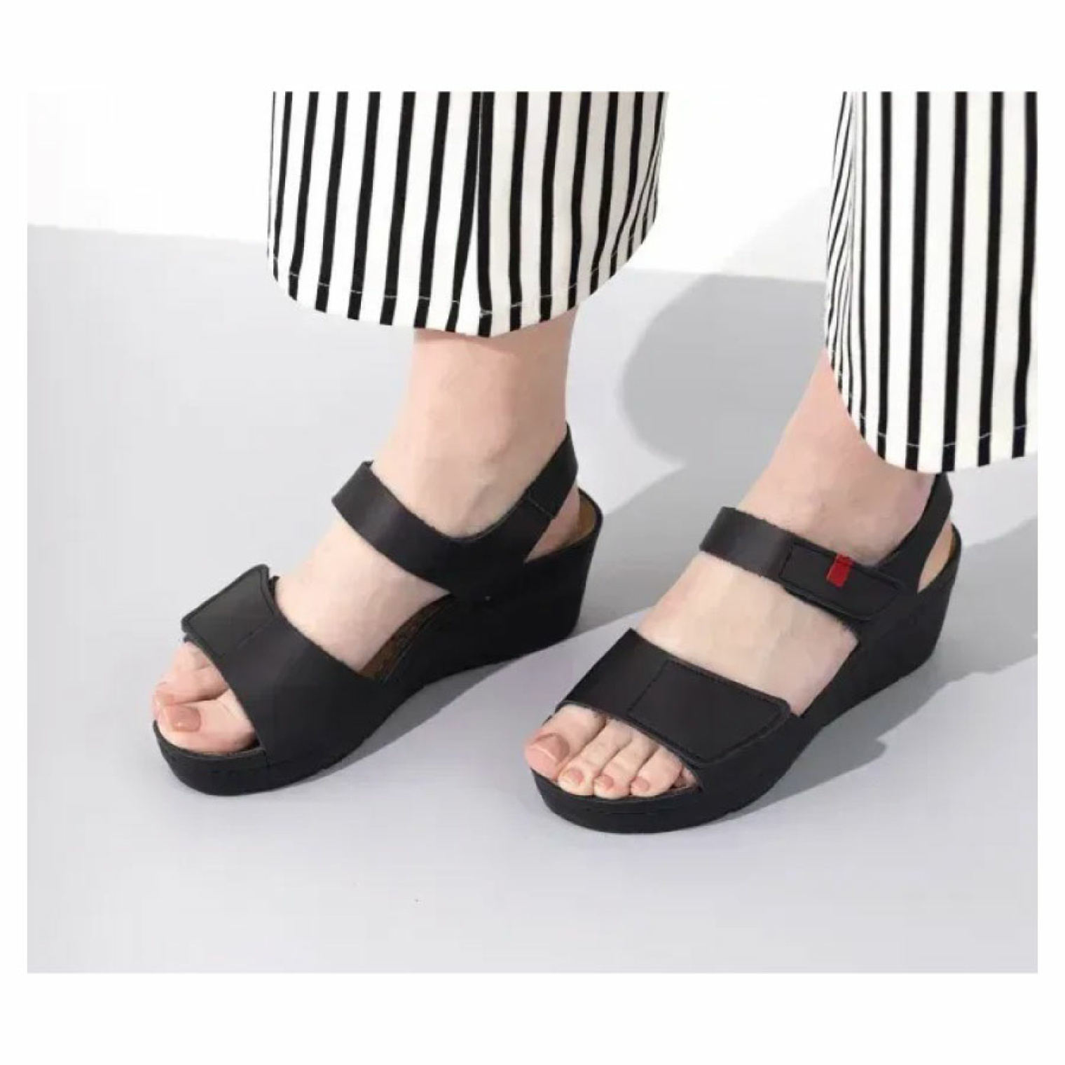 Особенности босоножек Leon 1080