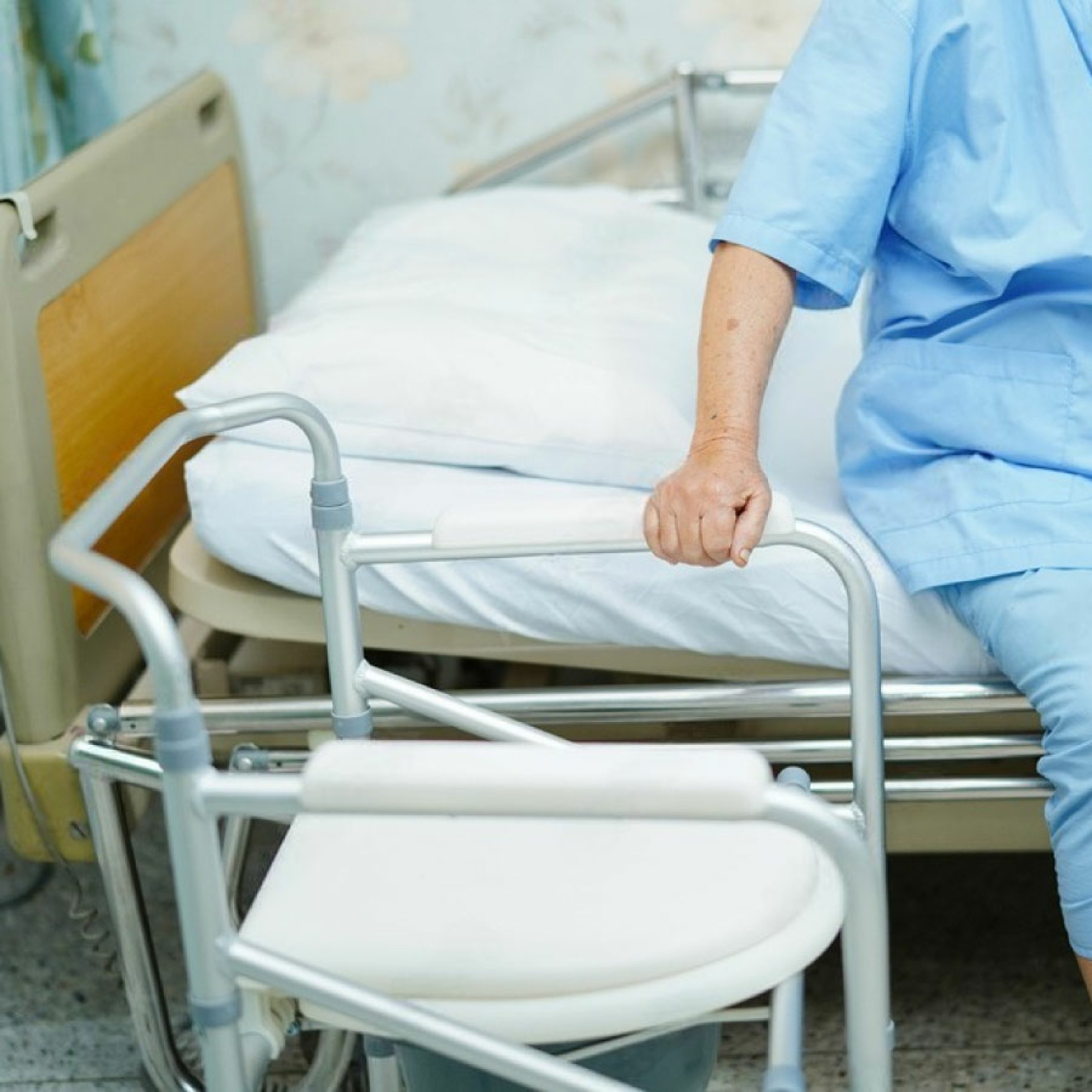 Стілець-туалет Vhealth VH610