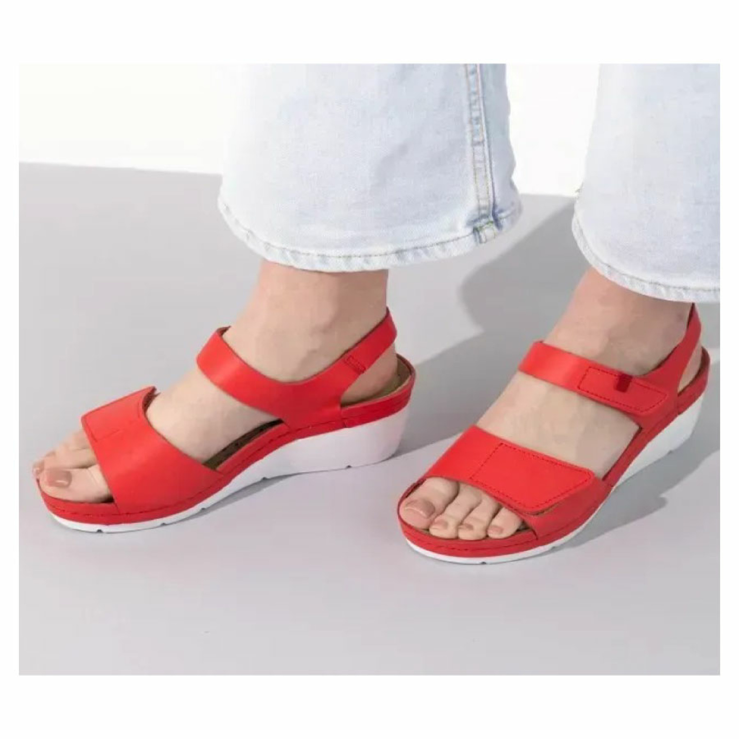 Особенности босоножек Leon 1080