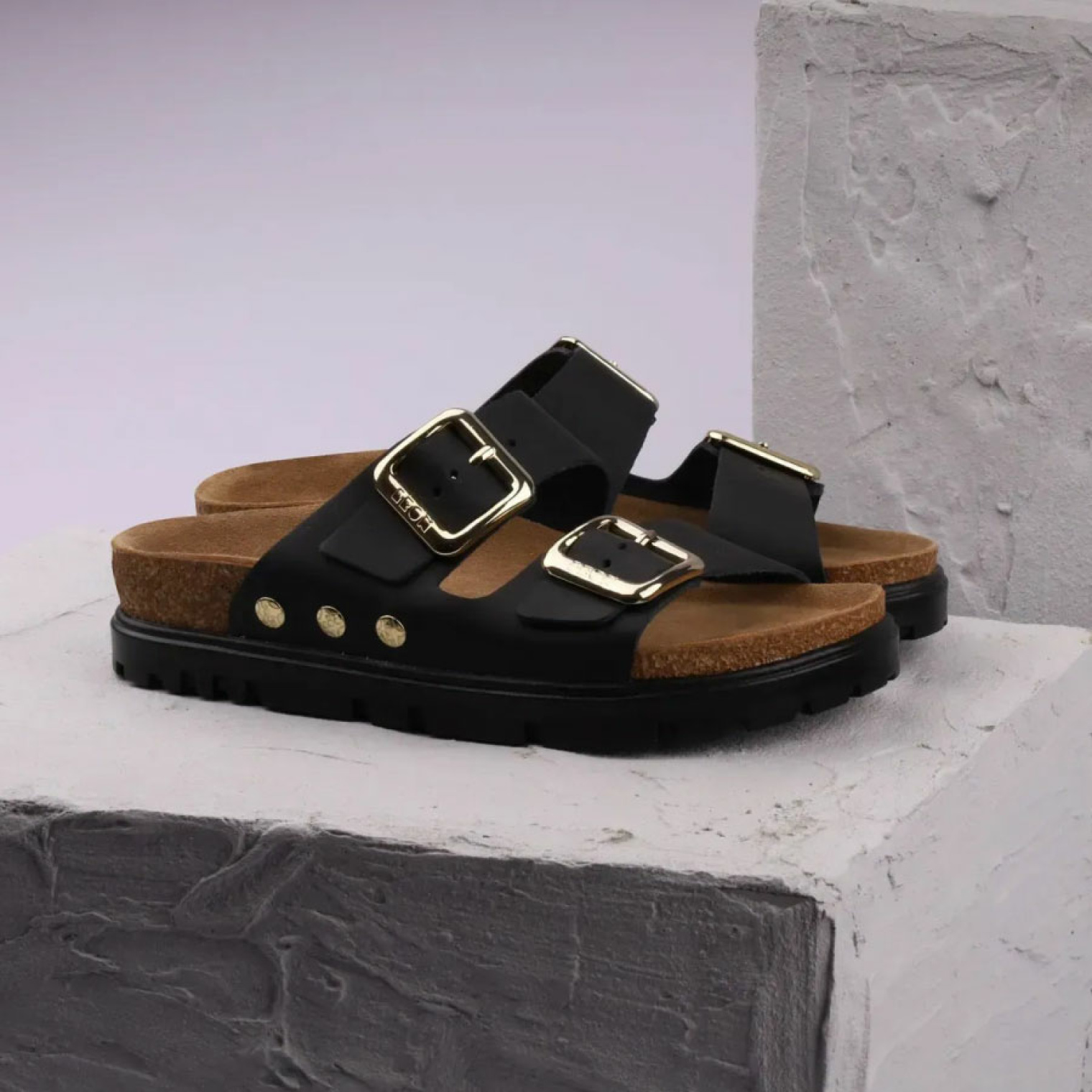 <span data-mce-style="color: rgb(255, 255, 255);" style="color: rgb(255, 255, 255);">Переваги взуття Leon 6010</span>