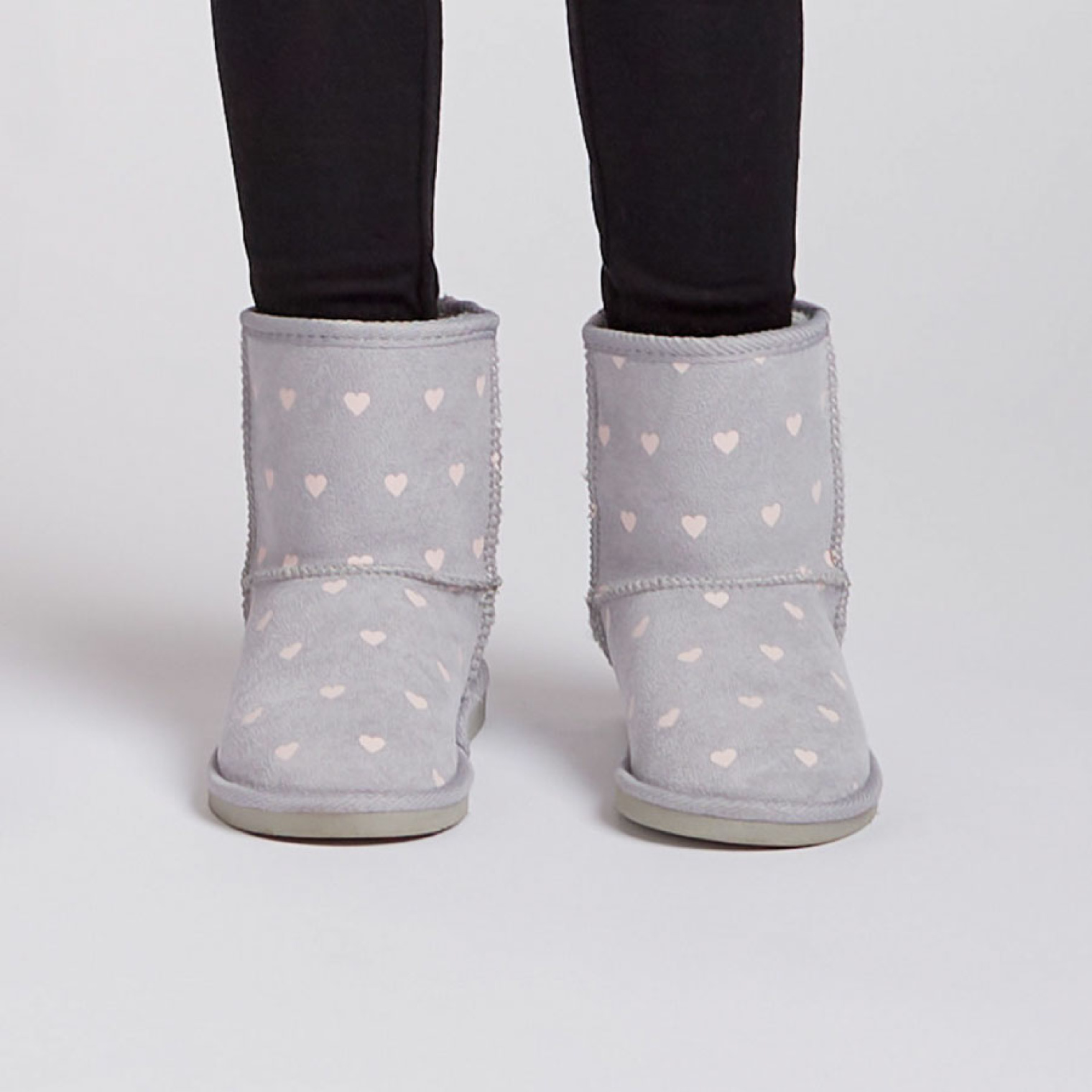 <span data-mce-style="color: rgb(0, 0, 0);" style="color: rgb(0, 0, 0);">Дитячі чоботи COQUI Valenka (172 Grey hearts)</span>