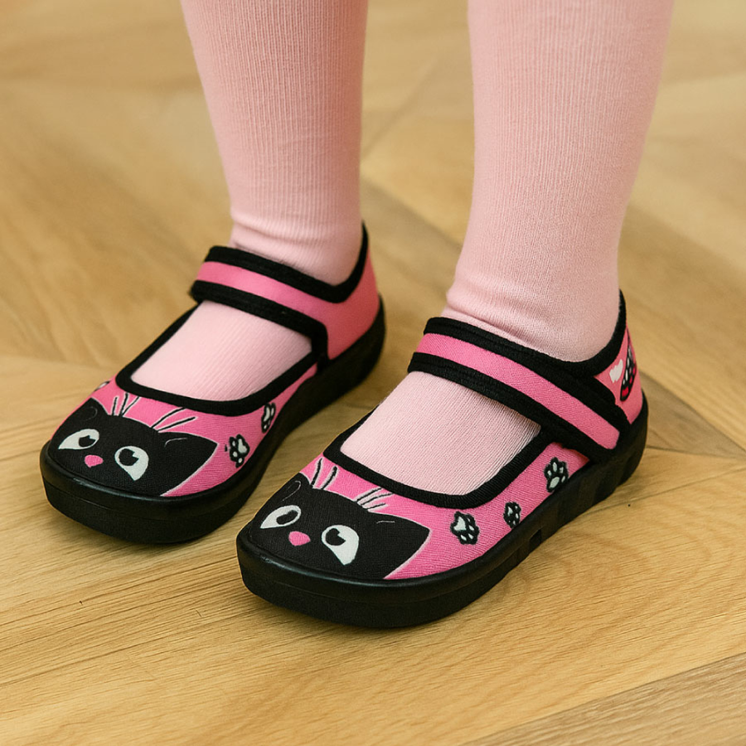 <span data-mce-style="color: rgb(0, 0, 0);" style="color: rgb(0, 0, 0);">Капці текстильні для дівчаток Waldi Diana 360-294</span>