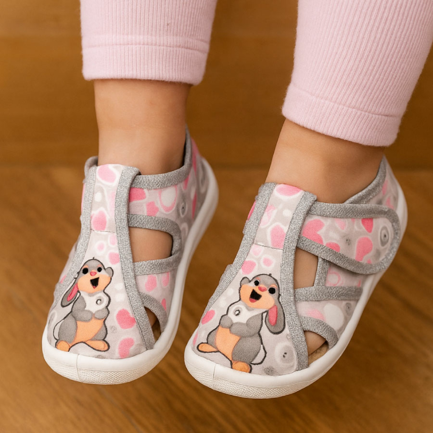 <span data-mce-style="color: rgb(0, 0, 0);" style="color: rgb(0, 0, 0);">Капці текстильні для дівчаток Waldi Merlin 360-528</span>