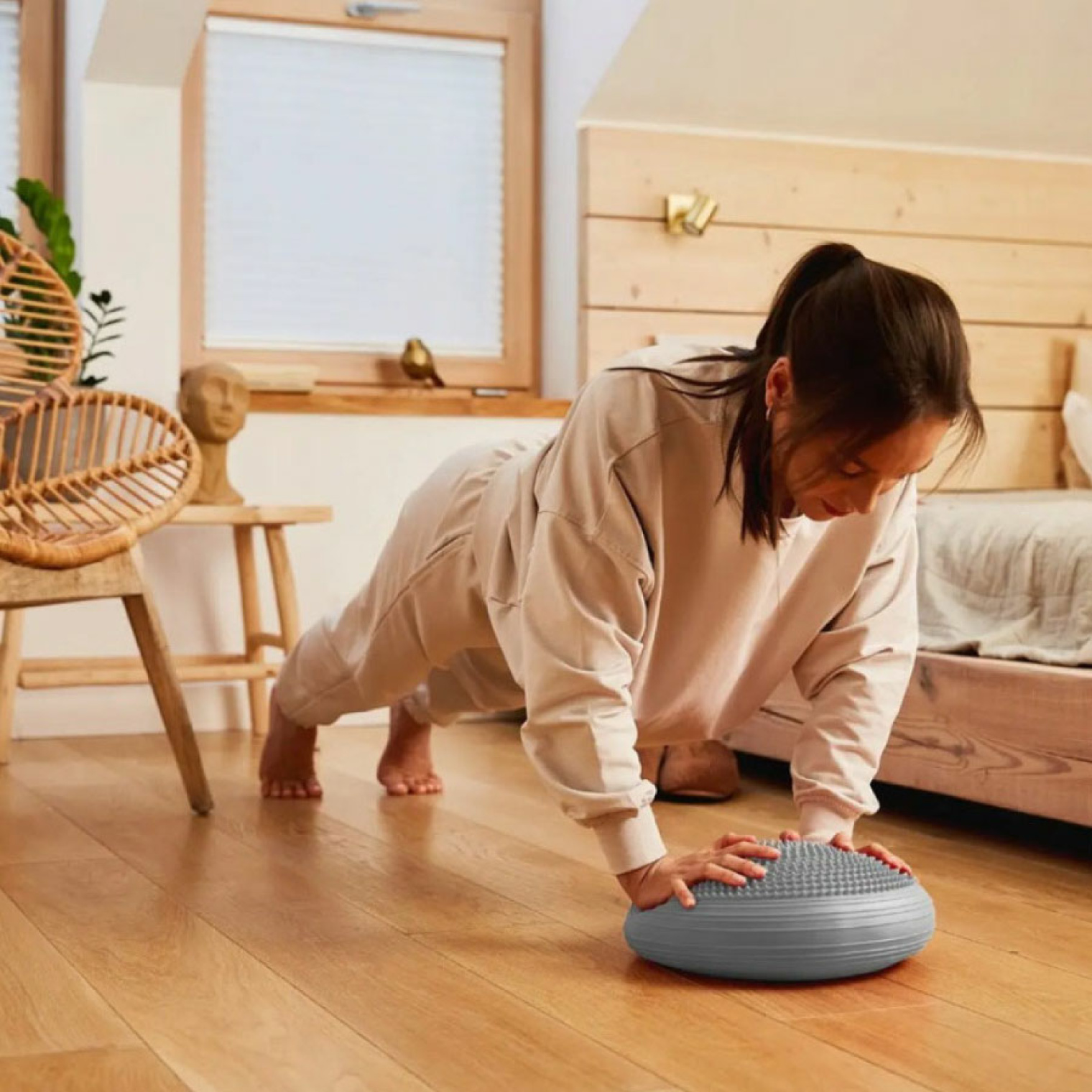 <span data-mce-style="color: rgb(0, 0, 0);" style="color: rgb(0, 0, 0);">Кому підходить?</span>