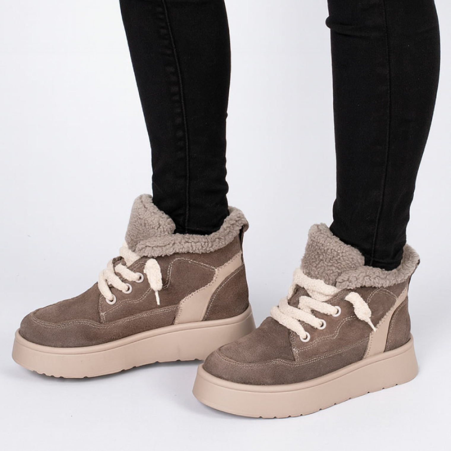 <span data-mce-style="color: rgb(0, 0, 0);" style="color: rgb(0, 0, 0);">Чому варто обрати черевики Ортомедика?</span>