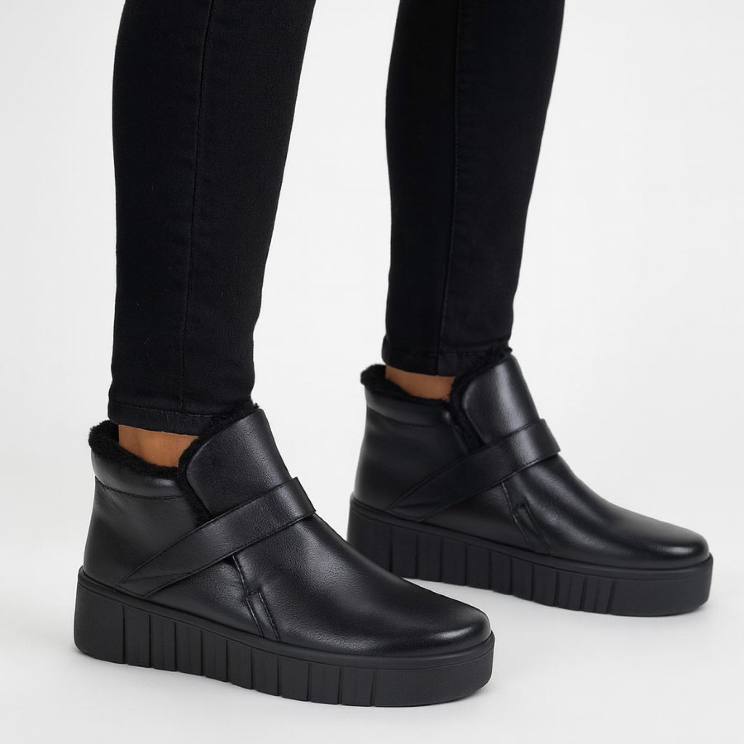 <span data-mce-style="color: rgb(0, 0, 0);" style="color: rgb(0, 0, 0);">Почему стоит выбрать ботинки Ортомедика?</span>