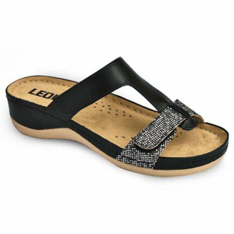Анатомічні босоніжки Leon 914 чорні з камінням