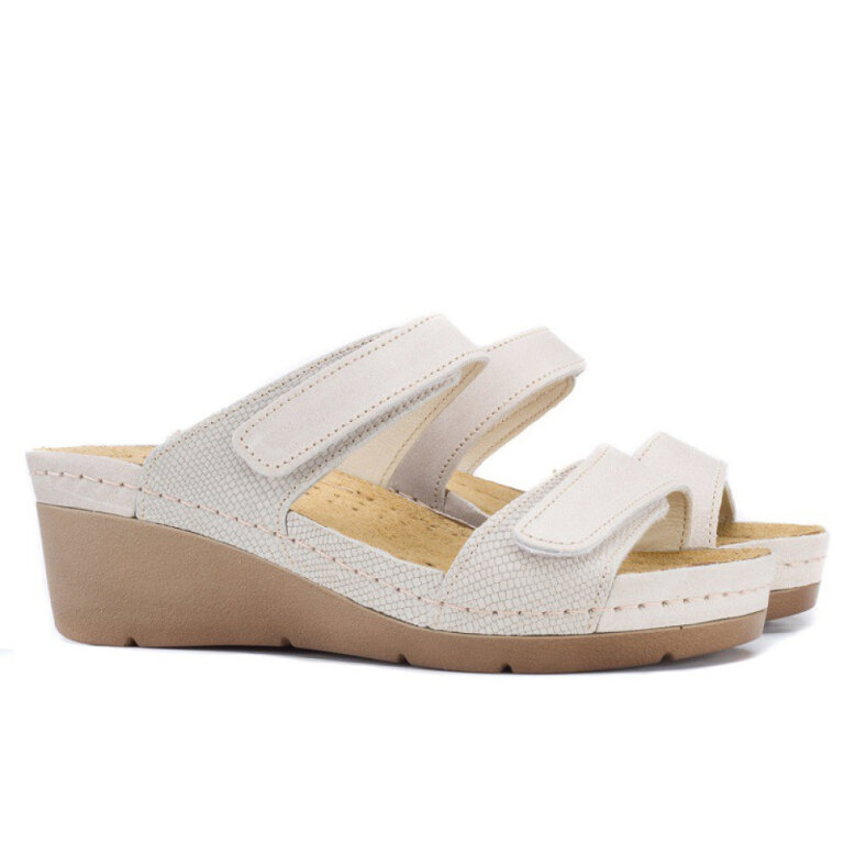 Анатомічні босоніжки Leon 1040 бежеві