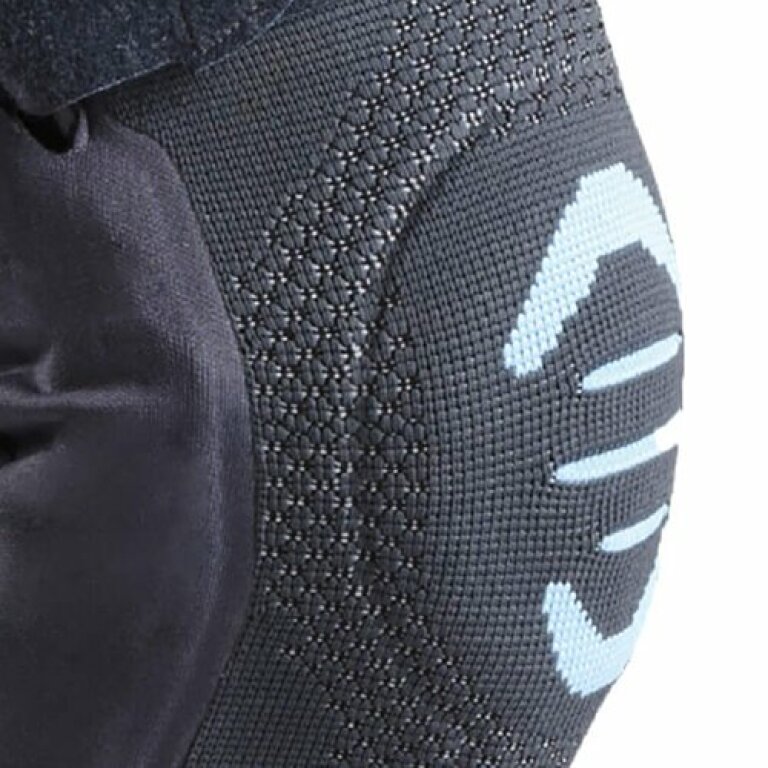 Лігаментарний колінний ортез Thuasne Genu Dynastab 2370 з бічними шарнірами