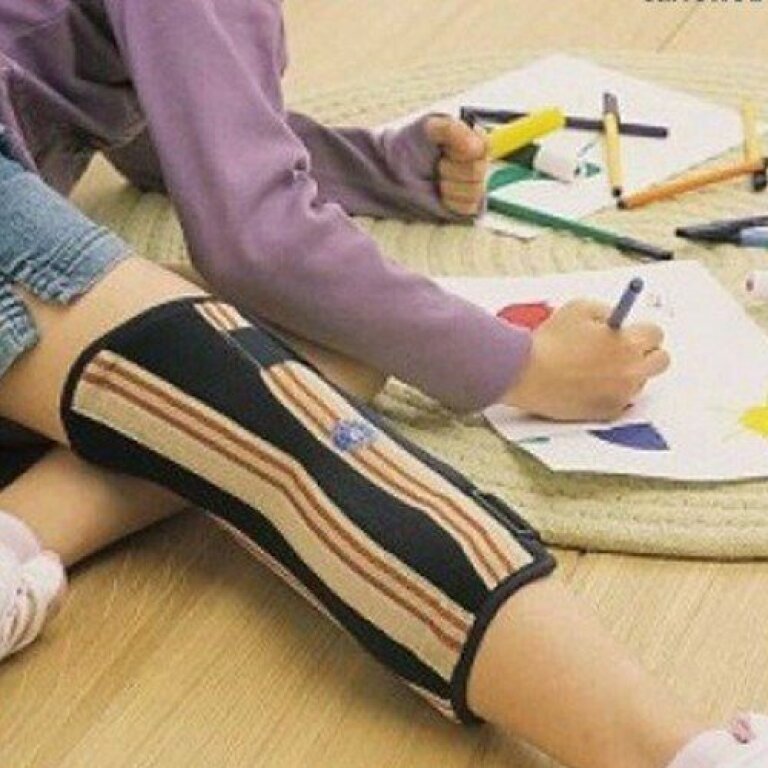 Тутор для фіксації коліна під кутом 0 ° Thuasne Ligaflex Immo Junior 2610 для підлітків