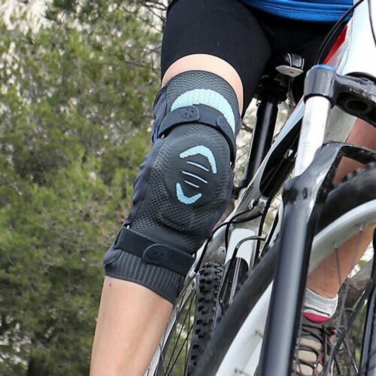 Лігаментарний ортез на коліно Thuasne Genu Ligaflex 2375 (закритий, 40 см) з бічними шарнірами