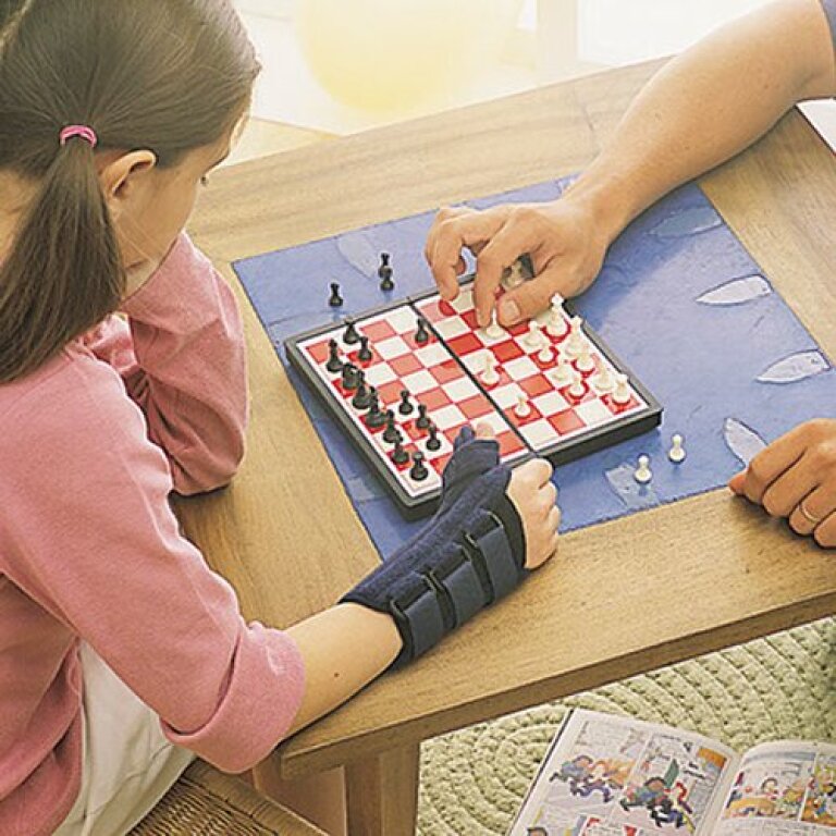 Дитячий ортез для фіксації зап'ястя і 1 пальця Thuasne Manurhizo Junior 2630