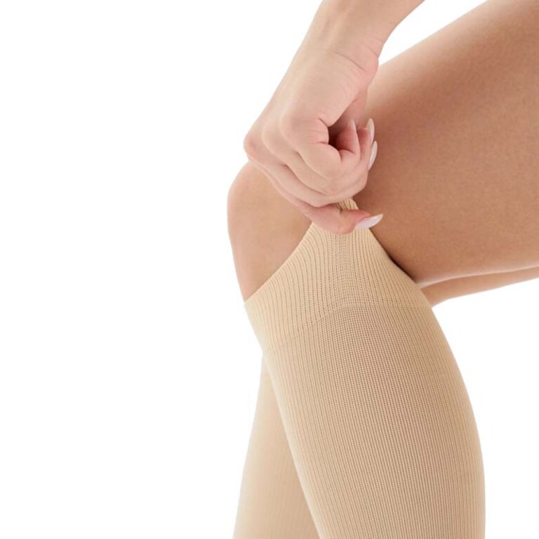 Компресійні гольфи для подорожей VENOTEKS TRAVEL (1 клас, з мікрофіброю) 1C155