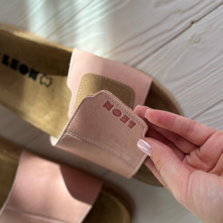 Шльопанці жіночі Leon 4022 рожеві