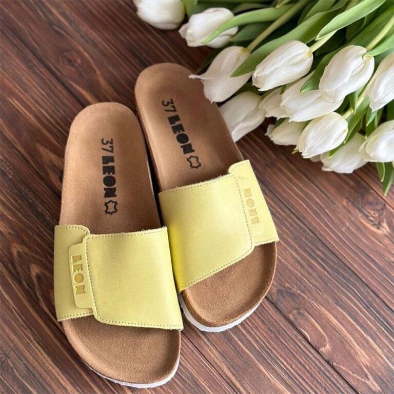 Шльопанці жіночі Leon 4022 жовті