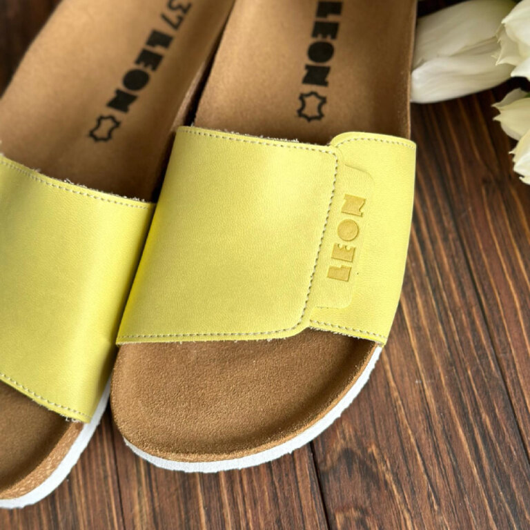 Шльопанці жіночі Leon 4022 жовті
