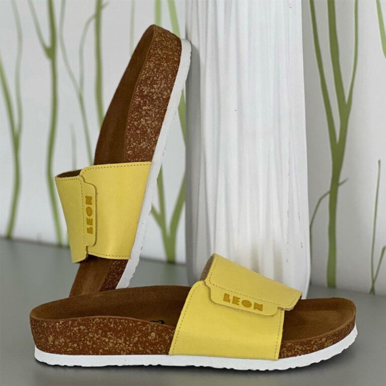 Шльопанці жіночі Leon 4022 жовті