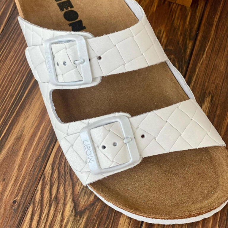 Шлепанцы Анатомические женские Leon 4010 белые