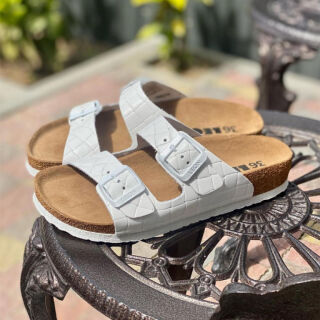 Шлепанцы Анатомические женские Leon 4010 белые