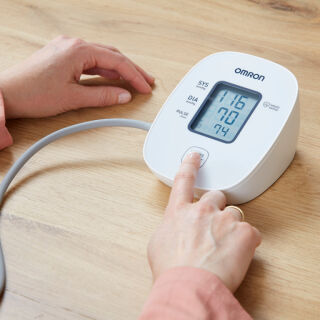 Тонометр автоматический Omron M2 Basic + адаптер (HEM-7121J-E)