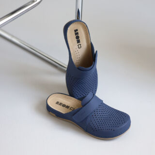 Анатомічні жіночі тапочки-сабо Leon 970 синій баккар