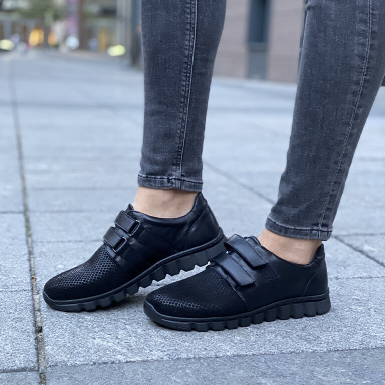 Анатомические женские кроссовки Softmode 726403 кожаные, черные