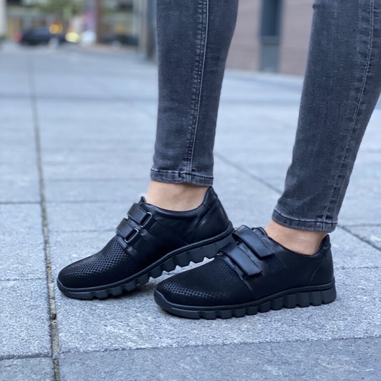 Анатомические женские кроссовки Softmode 726403 кожаные, черные