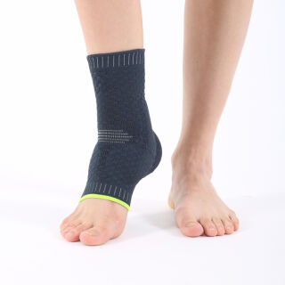 Бандаж на голеностопный сустав Ortomedica REF-720 эластичный, с силиконовой вставкой