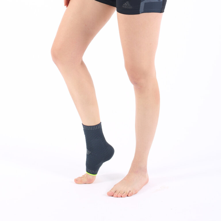 Бандаж на голеностопный сустав Ortomedica REF-720 эластичный, с силиконовой вставкой