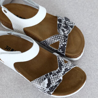 Босоножки женские Leon 4300 белая змея