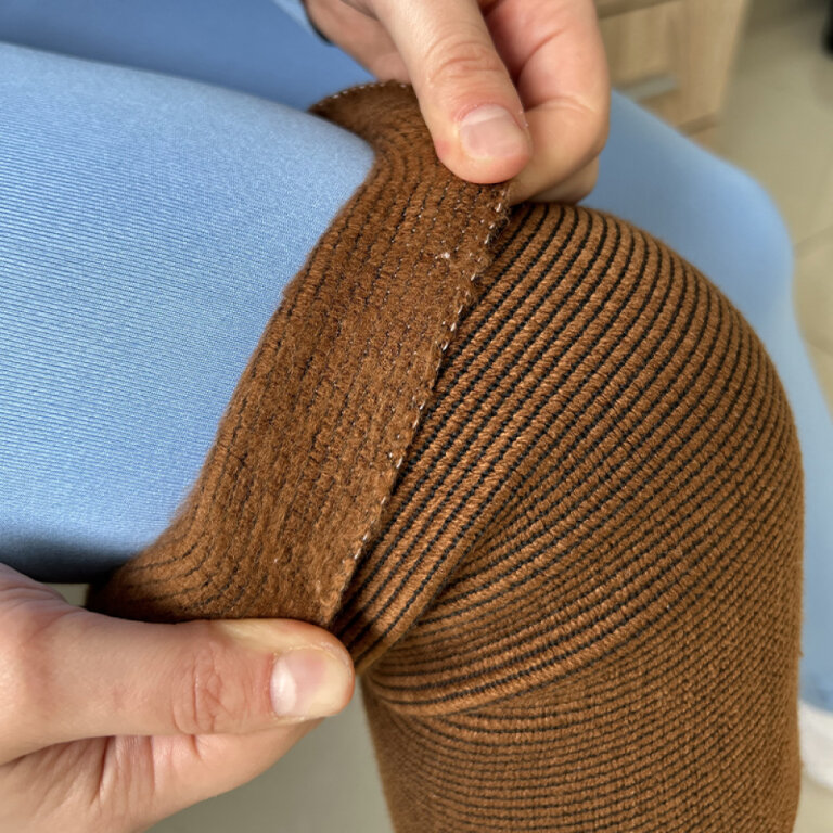 Бандаж на коліно Aurafix 112 B еластичний, вовна