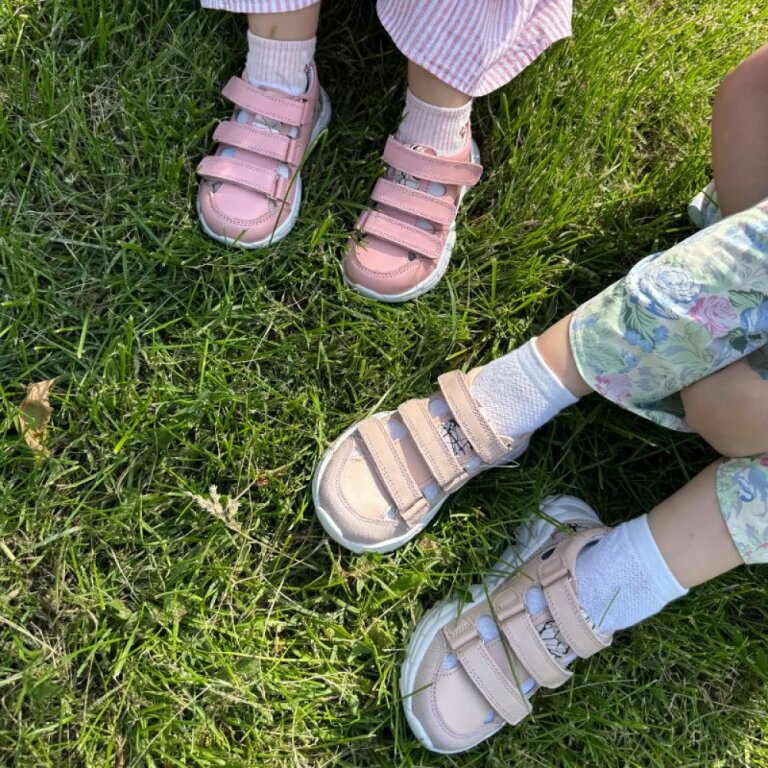 Дитячі анатомічні літні кросівки для дівчинки Ortomedica O24Y26-01 рожеві