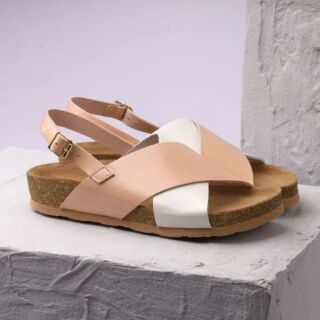 Босоніжки жіночі Leon 4302 білий лак