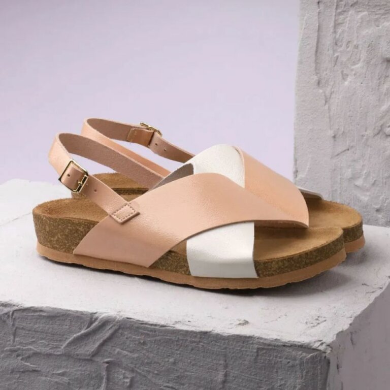 Босоніжки жіночі Leon 4302 білий лак