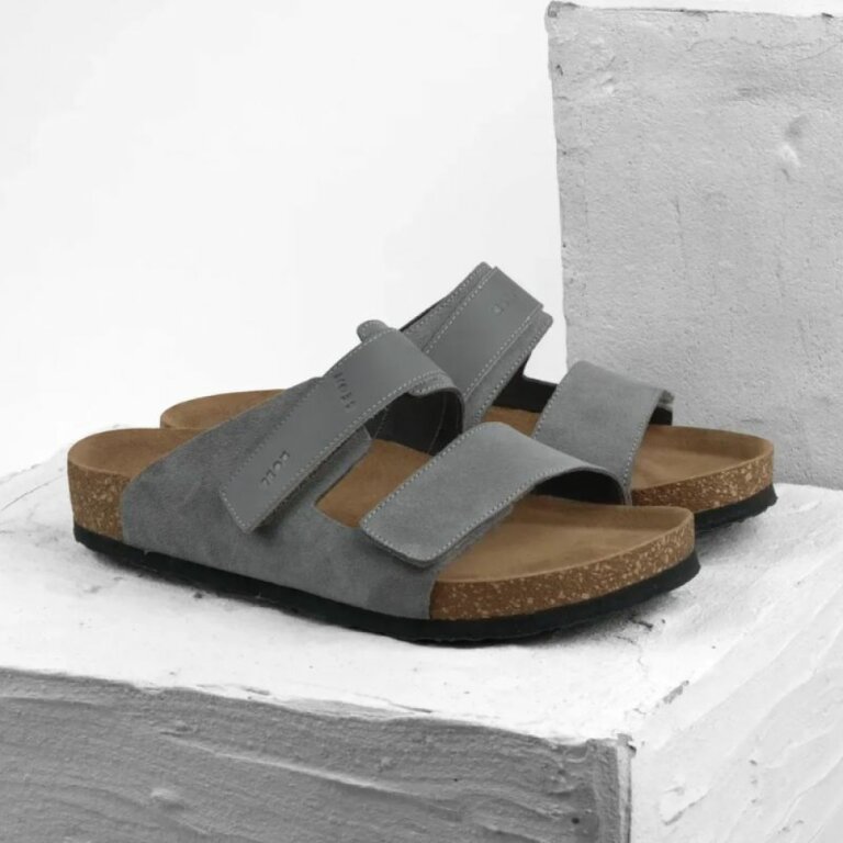 Шльопанці анатомічні чоловічі Leon 4704 сива