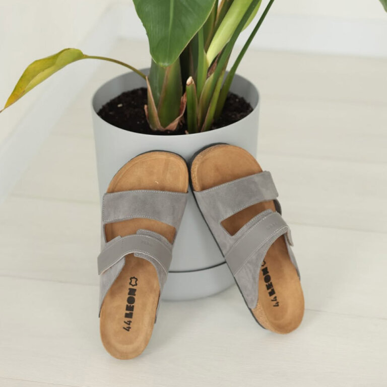 Шльопанці анатомічні чоловічі Leon 4704 сива