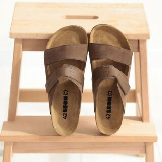 Шльопанці анатомічні чоловічі Leon 4704 коричневі