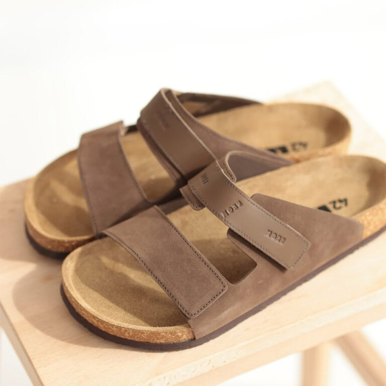 Шльопанці анатомічні чоловічі Leon 4704 коричневі