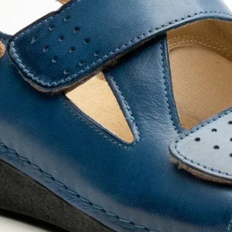 Босоніжки з вставкою для "кісточки" Leon 5020 сині