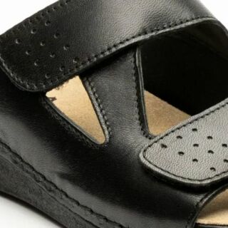 Босоніжки з вставкою для "кісточки" Leon 5020 чорні