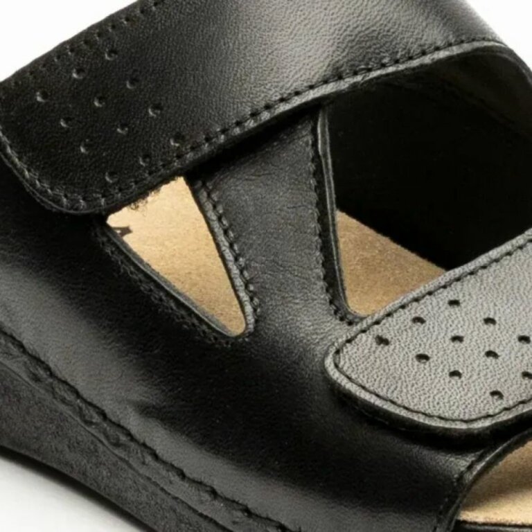 Босоніжки з вставкою для "кісточки" Leon 5020 чорні