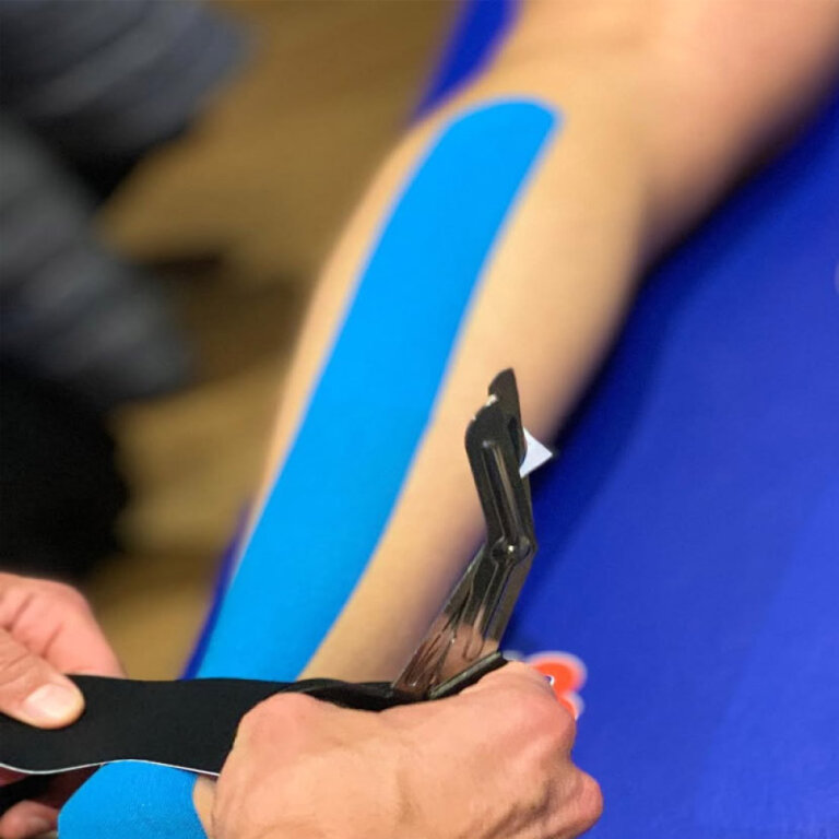 Кінезіо тейп D3 K6.0 (50 мм * 6 м) сріблястий