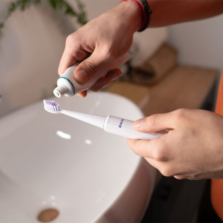 Зубна щітка електрична звукова, білий колір B.Well MED-870