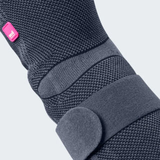 Бандаж ліктьовий з силіконовими вкладками Medi EPICOMED сріблястий