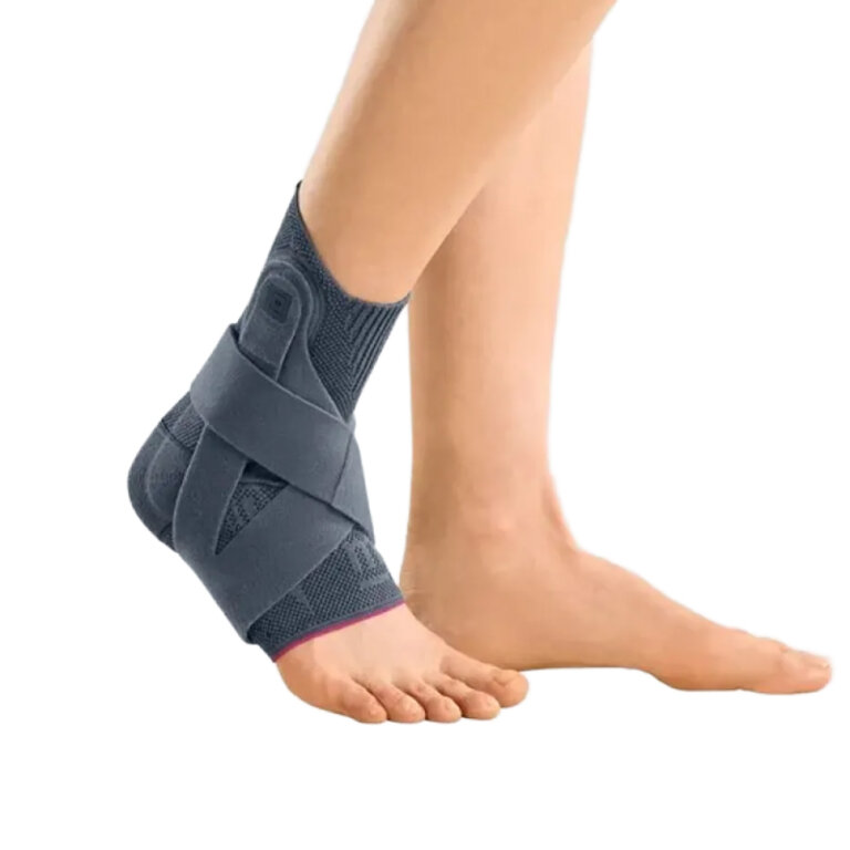 Бандаж гомілковостопний із силіконовими вставками та фіксуючим ременем Levamed active