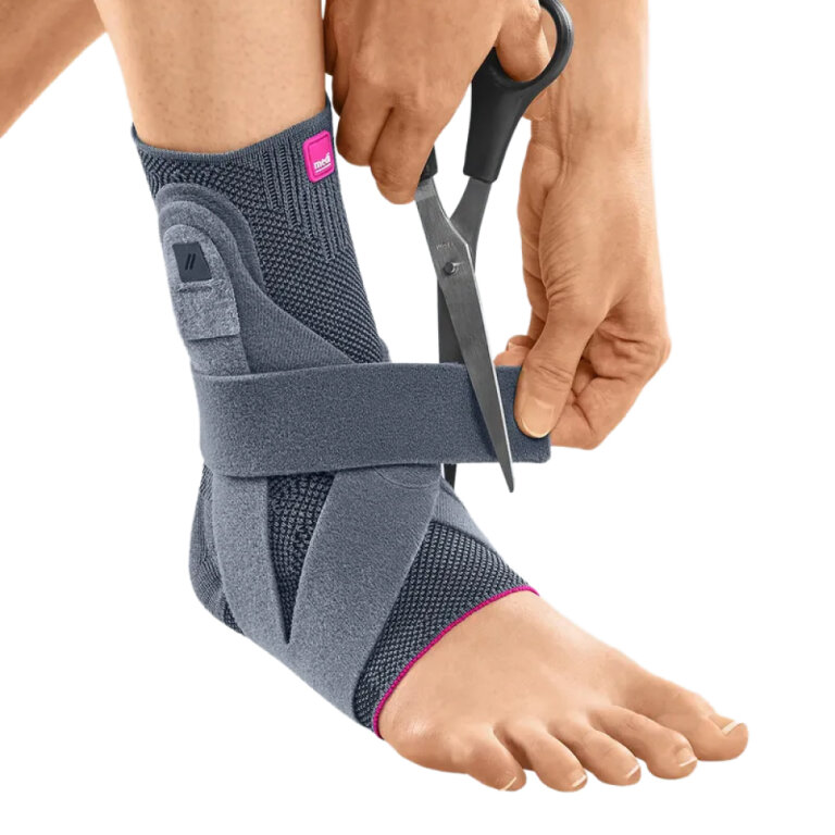 Бандаж гомілковостопний із силіконовими вставками та фіксуючим ременем Levamed active