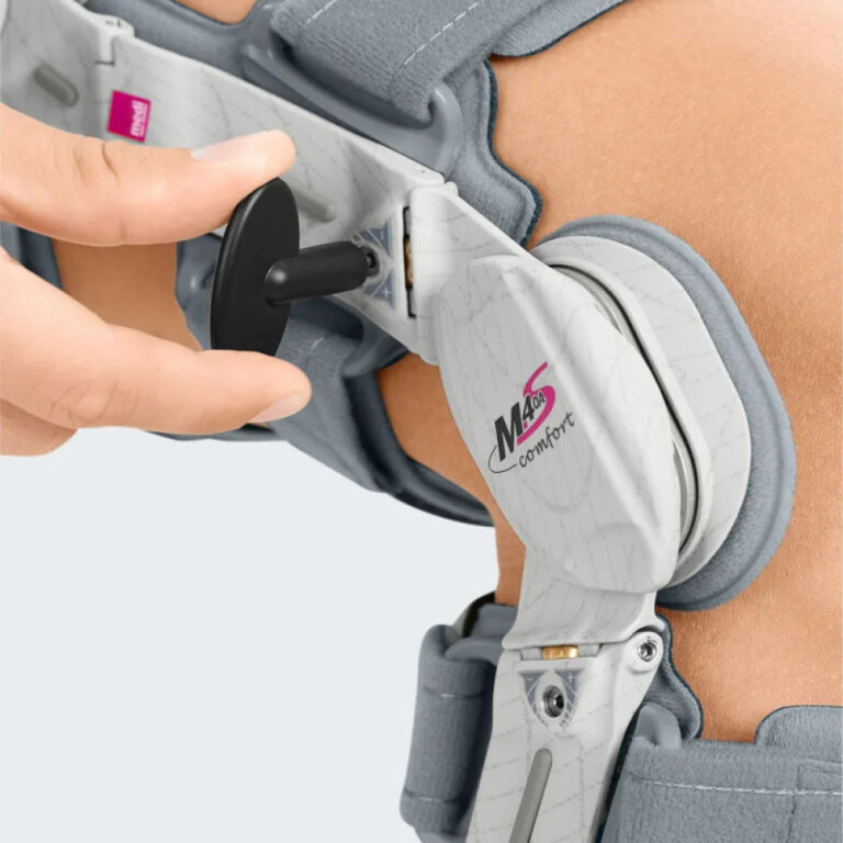 Жорсткий колінний ортез для лікування остеоартрозу M.4s OA comfort